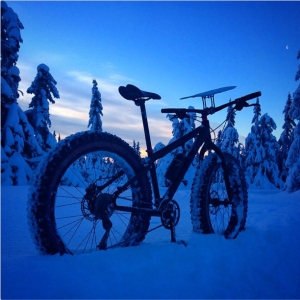 FatbikeO. A sunny day at Sjusjøen with cold conditions perfect for this kind of training!